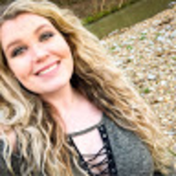 Profile Picture of Catherine Simpson (@catsimpson68) on Poshmark