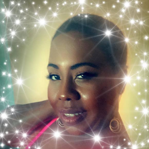 Profile Picture of Bobbie Humphries (@bobbie007) on Poshmark