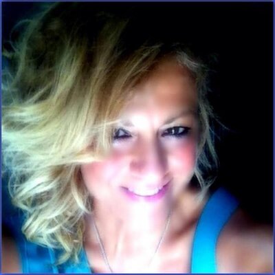 Profile Picture of Shari Schneider (@crosswrds) on Twitter