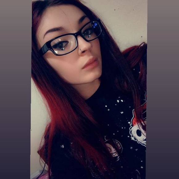 Profile Picture of Makayla Armbright (@srawberry420) on Poshmark