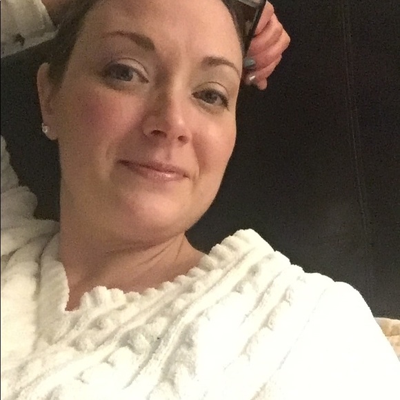 Profile Picture of Amy Berkowitz (@leftofcenter240) on Poshmark