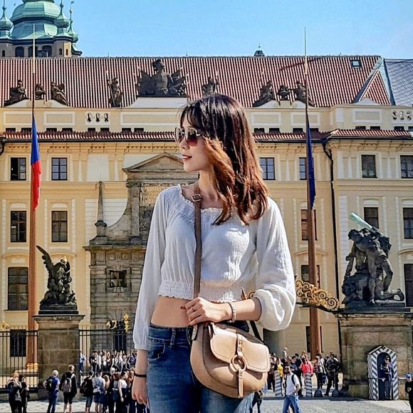 Profile Picture of Amber Liu (@amberliu96) on Poshmark