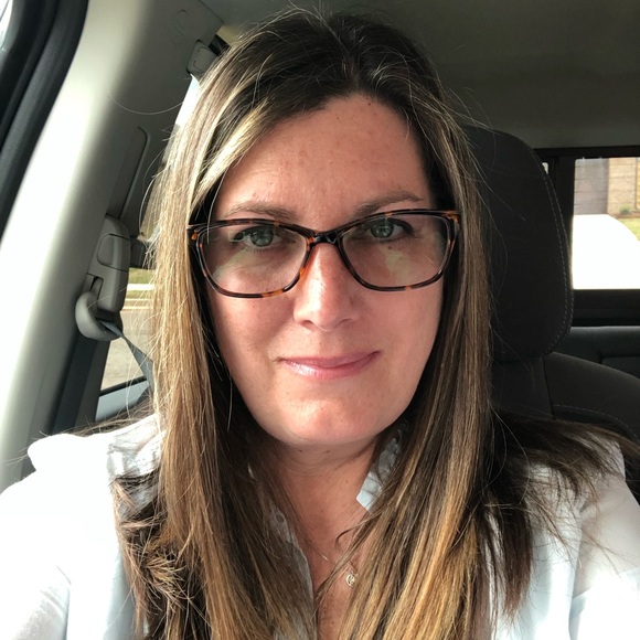 Profile Picture of Veronica Bryan (@veronica_bryan) on Poshmark