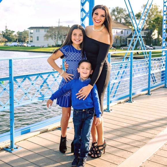 Profile Picture of Mina White (@minanicole1) on Poshmark