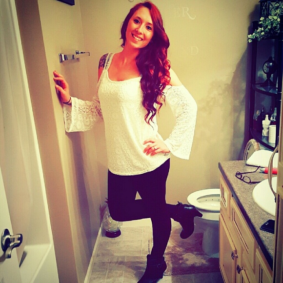 Profile Picture of Cathy Robertson (@chershberger) on Poshmark