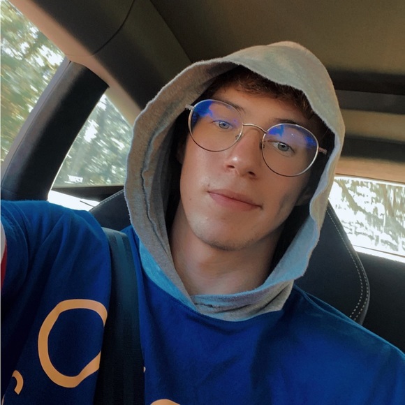 Profile Picture of David Routzahn (@davidroutzahn) on Poshmark