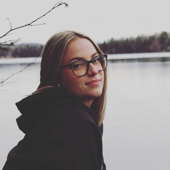 Profile Picture of Carolanne Lamarre (@carolannelamarr) on Poshmark