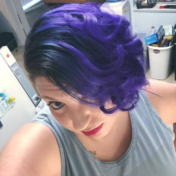 Profile Picture of Bobbie Stanley (@bobbie_stanley) on Poshmark