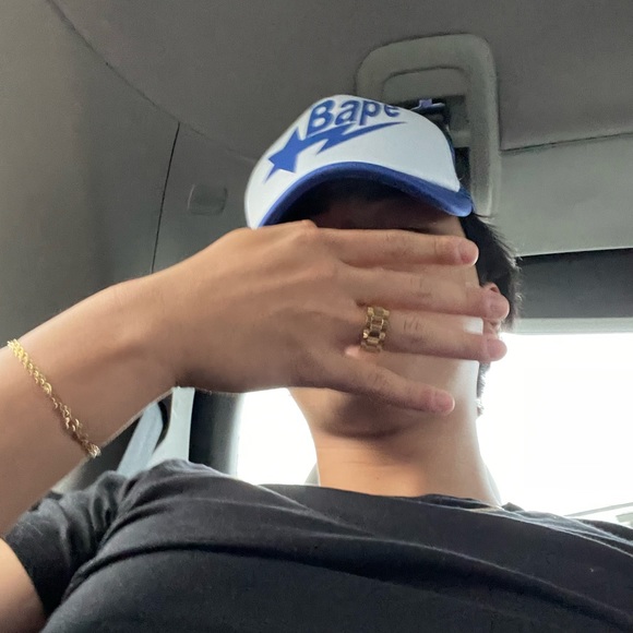 Profile Picture of David Ryu (@kn05091234) on Poshmark