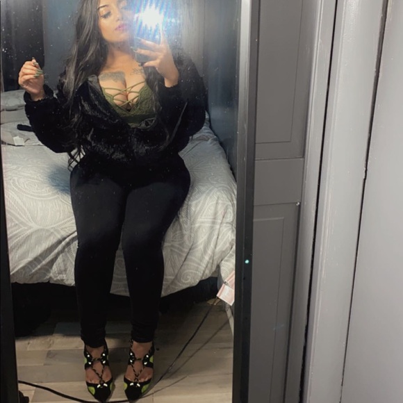 Anel Sanchez - Poshmark Profile Picture of Anel Sanchez (@anelsanchez548) on Poshmark