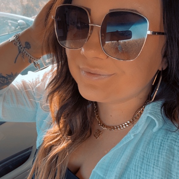Profile Picture of Kacy Robertson (@kacyrobertson) on Poshmark