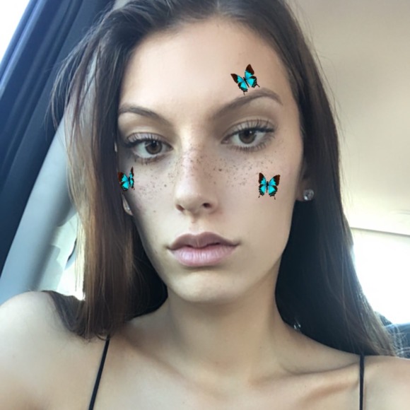 Profile Picture of Kymberly Kardos (@kardoskym) on Poshmark