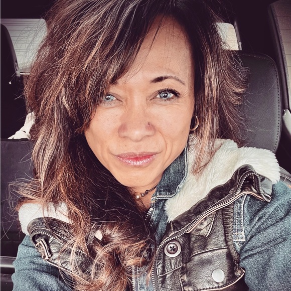 Profile Picture of Gena Mahilom (@fitness_4life) on Poshmark