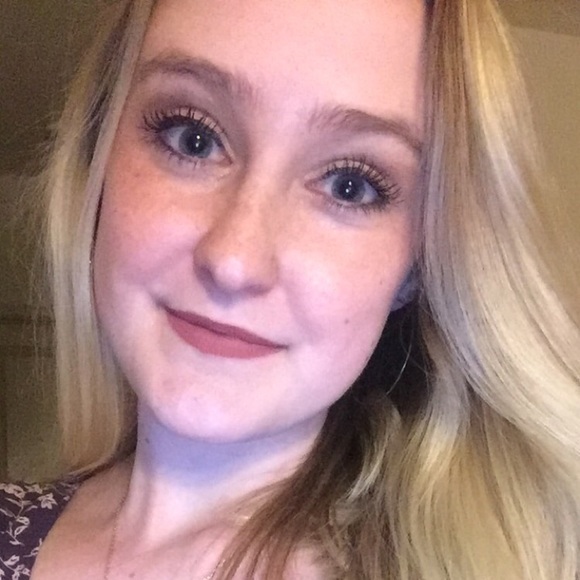 Profile Picture of Bailey Crownover (@baileycrown) on Poshmark