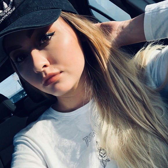 Profile Picture of Allynn Cromwell (@allynncromwell) on Poshmark