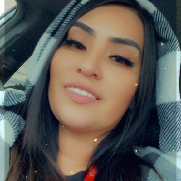 Profile Picture of Karen Bugarin (@gatalokz98) on Poshmark