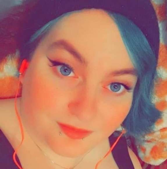 Profile Picture of Kristin Heintze (@kristinheintze) on Poshmark