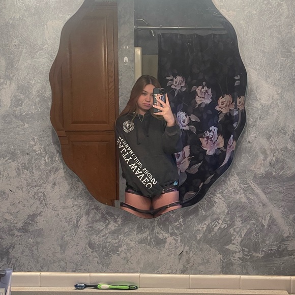 Profile Picture of Sara beth Ritchey (@ritxhey) on Poshmark