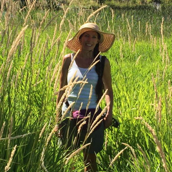 Profile Picture of Linae Calkovsky (@cleverlefty) on Poshmark