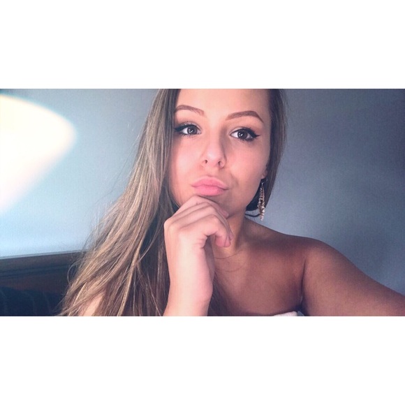 Profile Picture of Jeanna Murawski (@jeanna_murawski) on Poshmark