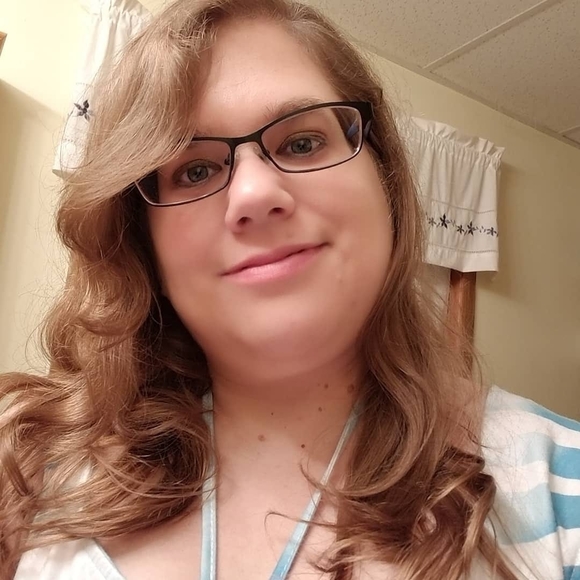 Profile Picture of Janet Ballos (@janetballos) on Poshmark