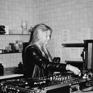 Profile Picture of HOLLY (@hollyharben) on Instagram