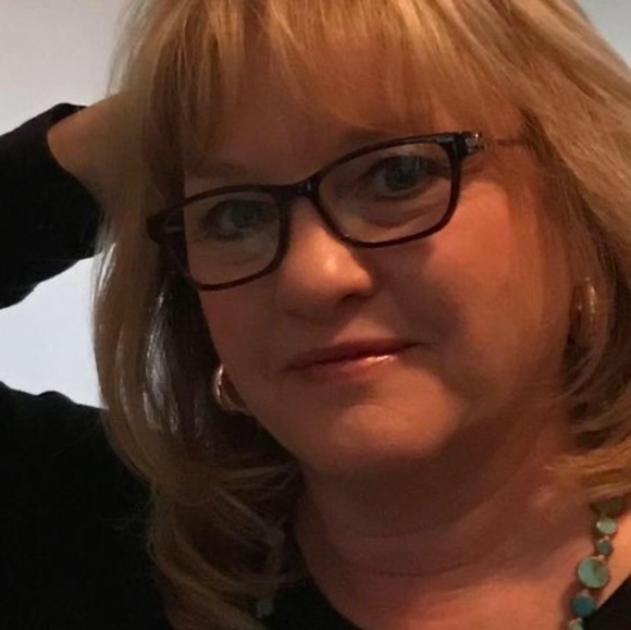 Profile Picture of Belinda Cozzy (@belindacozey62) on Poshmark