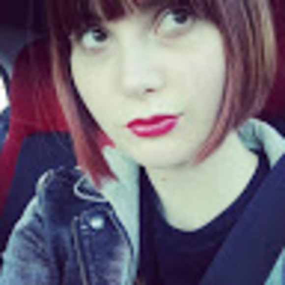 Profile Picture of Amanda Brosofske (@cirquedusmith) on Poshmark