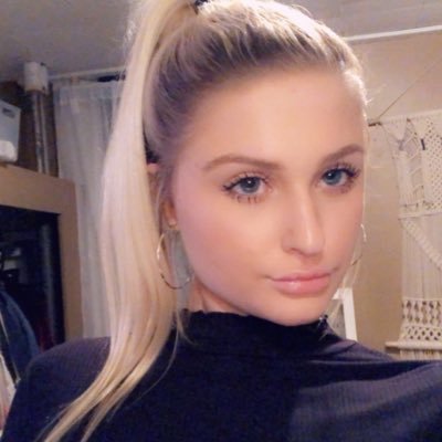 Profile Picture of M A D D I E (@maddie_farkas) on Twitter