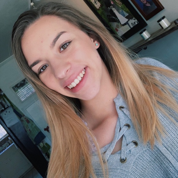 Profile Picture of Kaylyn Staffeld (@kaylynstaffeld) on Poshmark