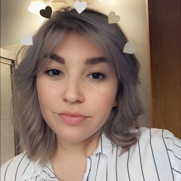 Profile Picture of Alex Hannon (@ahannon97) on Poshmark