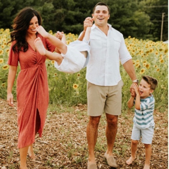 Profile Picture of Chelsie Weade (@chasing_chels) on Poshmark