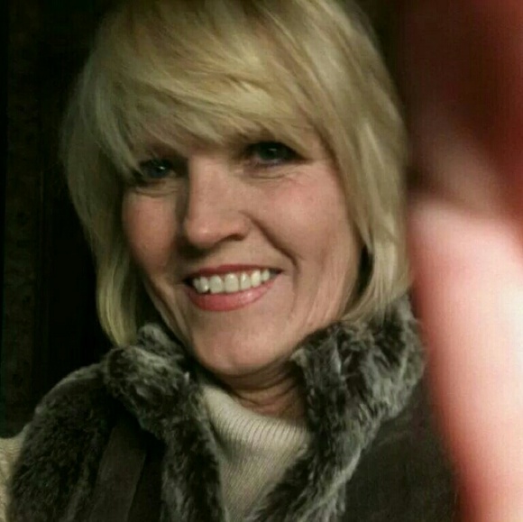 Profile Picture of Beverly Barker (@bevbarkerann) on Poshmark