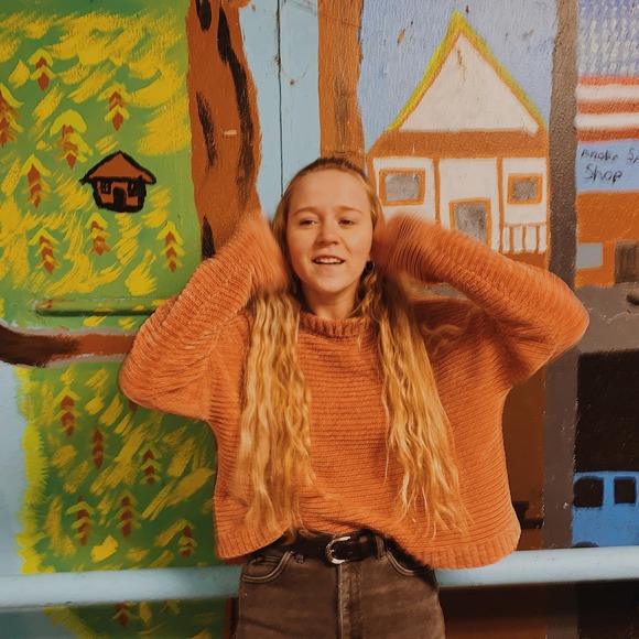 Profile Picture of Katie Theroux (@ktrex123) on Poshmark