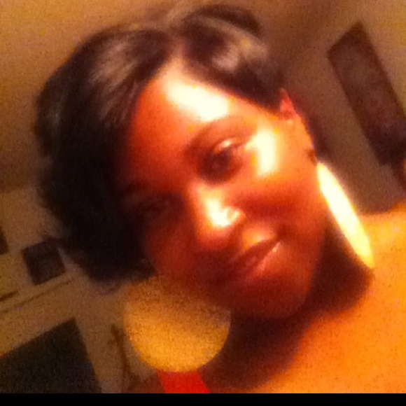 Profile Picture of Nadia Hallums (@nadiasade) on Poshmark