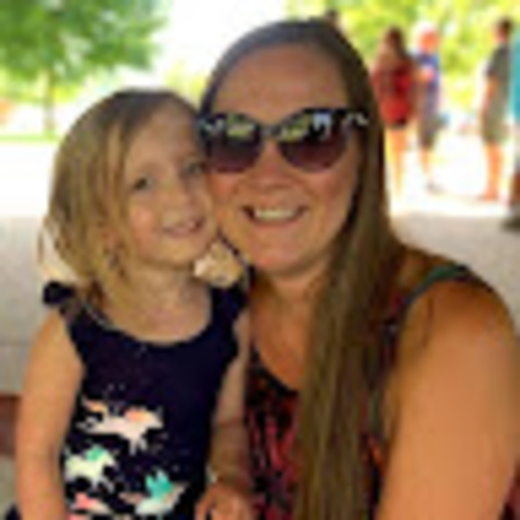 Profile Picture of Amy Matyevich (@amymatyevich) on Poshmark