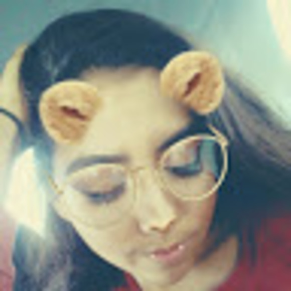 Profile Picture of Aeryn Taylor (@aerynrekward) on Poshmark