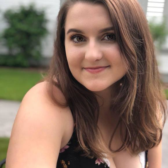 Viviane Banion - Poshmark Profile Picture of Viviane Banion (@vivianebanion) on Poshmark