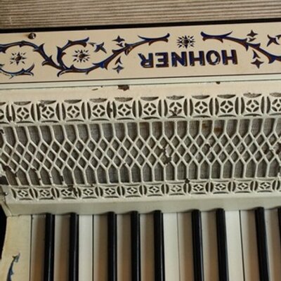 Profile Picture of Adam Zavalney (@ThePrairieMusic) on Twitter