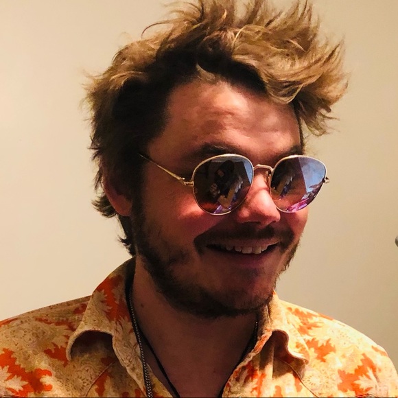 Profile Picture of Daniel Maxwell (@saturnclaus) on Poshmark