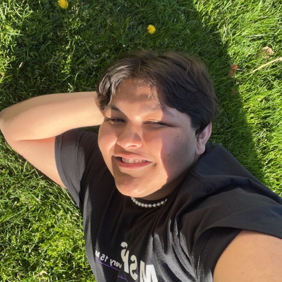 Profile Picture of Cesar Uribe (@cesaruribee) on Poshmark