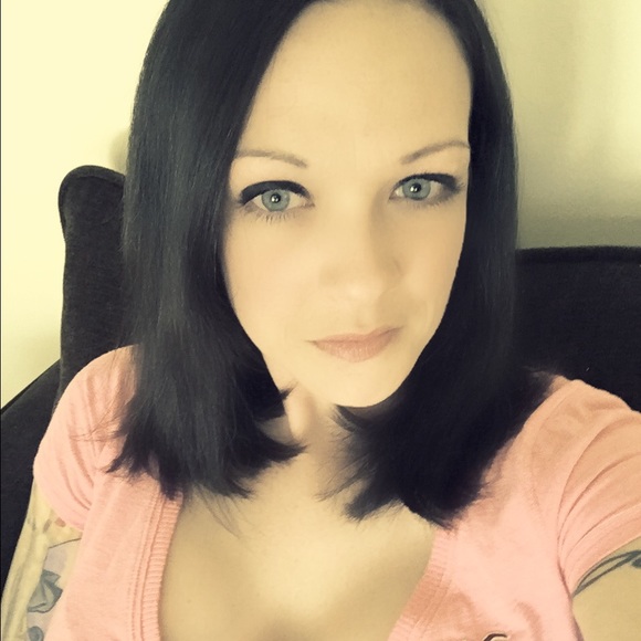 Profile Picture of Dani Joinville (@rennd77) on Poshmark