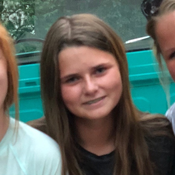 Profile Picture of Delaney Mitchell (@delaneygm126) on Poshmark