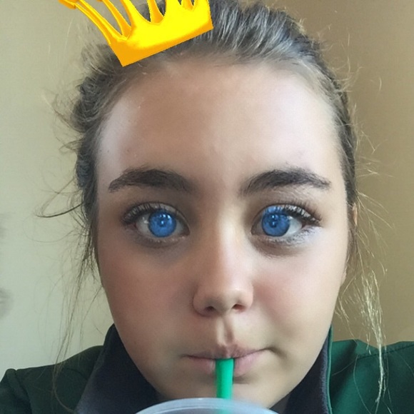 Profile Picture of Hannah Schraw (@hannah_schraw) on Poshmark