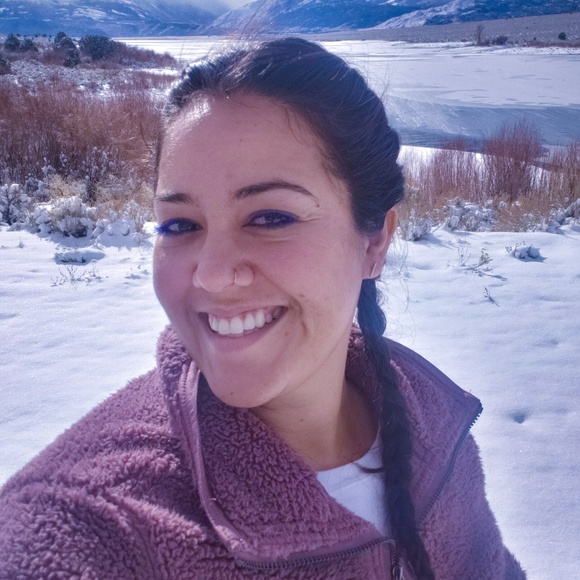 Profile Picture of Alexis Hildinger (@sixelawoods) on Poshmark