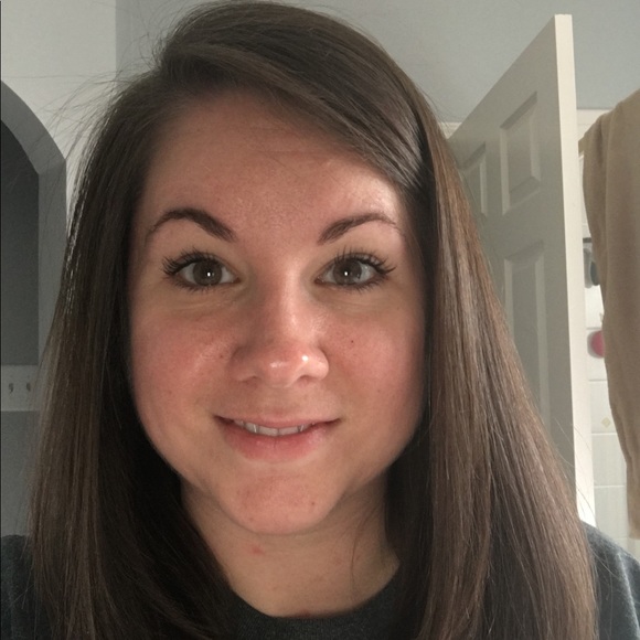 Profile Picture of Jillian Handler (@jmcom011) on Poshmark