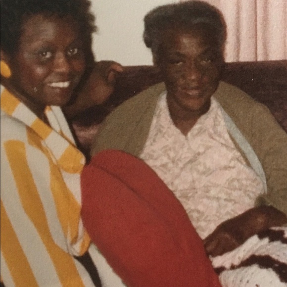 Profile Picture of Ernestine Thomas (@stingray123) on Poshmark