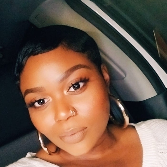 Profile Picture of Christina Placide (@cristinaplacide) on Poshmark