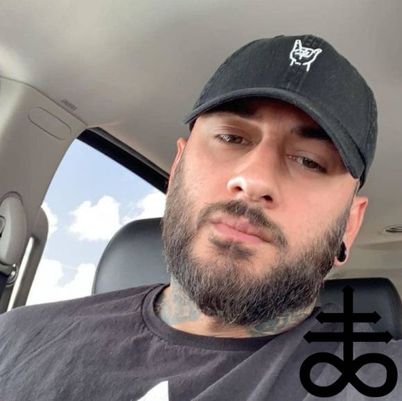Profile Picture of Josh Simon (@joshsimon888) on Poshmark