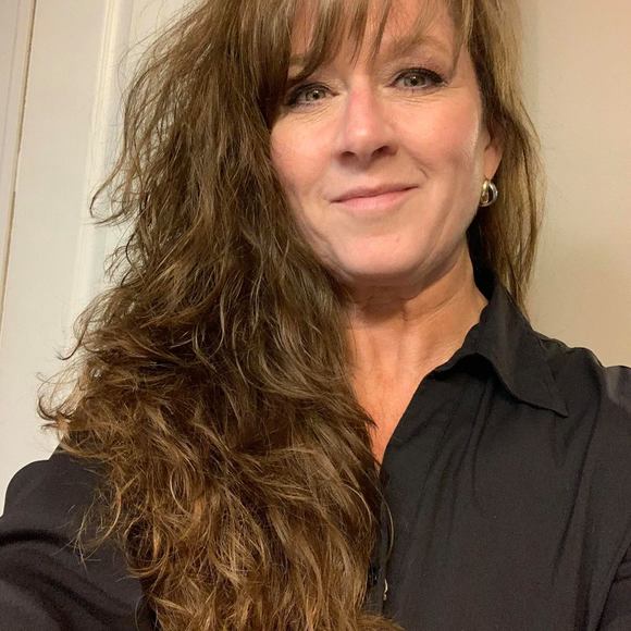 Profile Picture of Shawn Mealey (@shawnmealey) on Poshmark